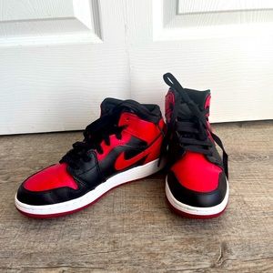 Nike Jordan’s - red & black. Men’s 4.5 // Women’s 6